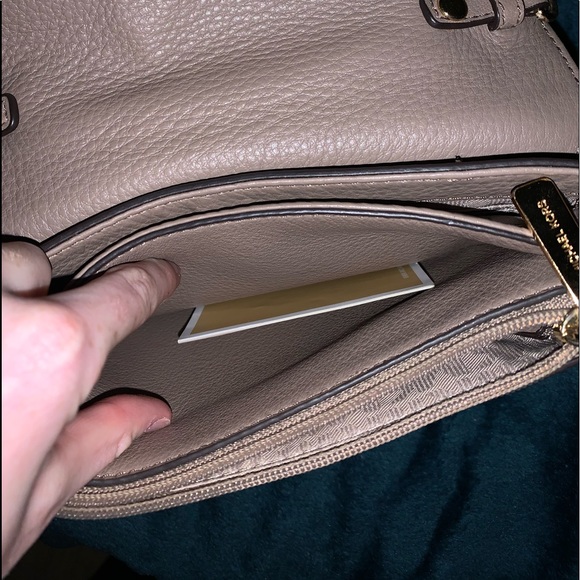 Michael Kors crossbody - Picture 3 of 8